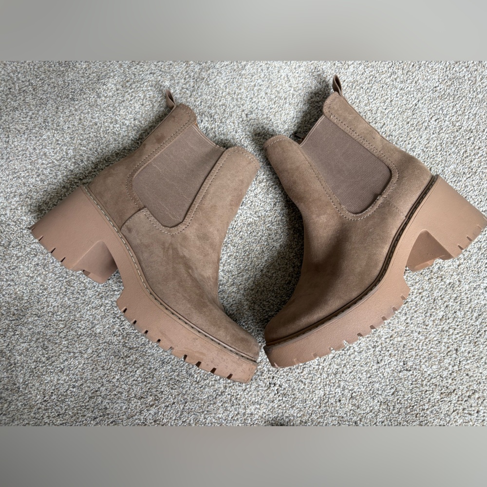 Universal Thread - Women’s Slip On Block Heel Boot - Size 7 - Tan - Picture 5 of 9